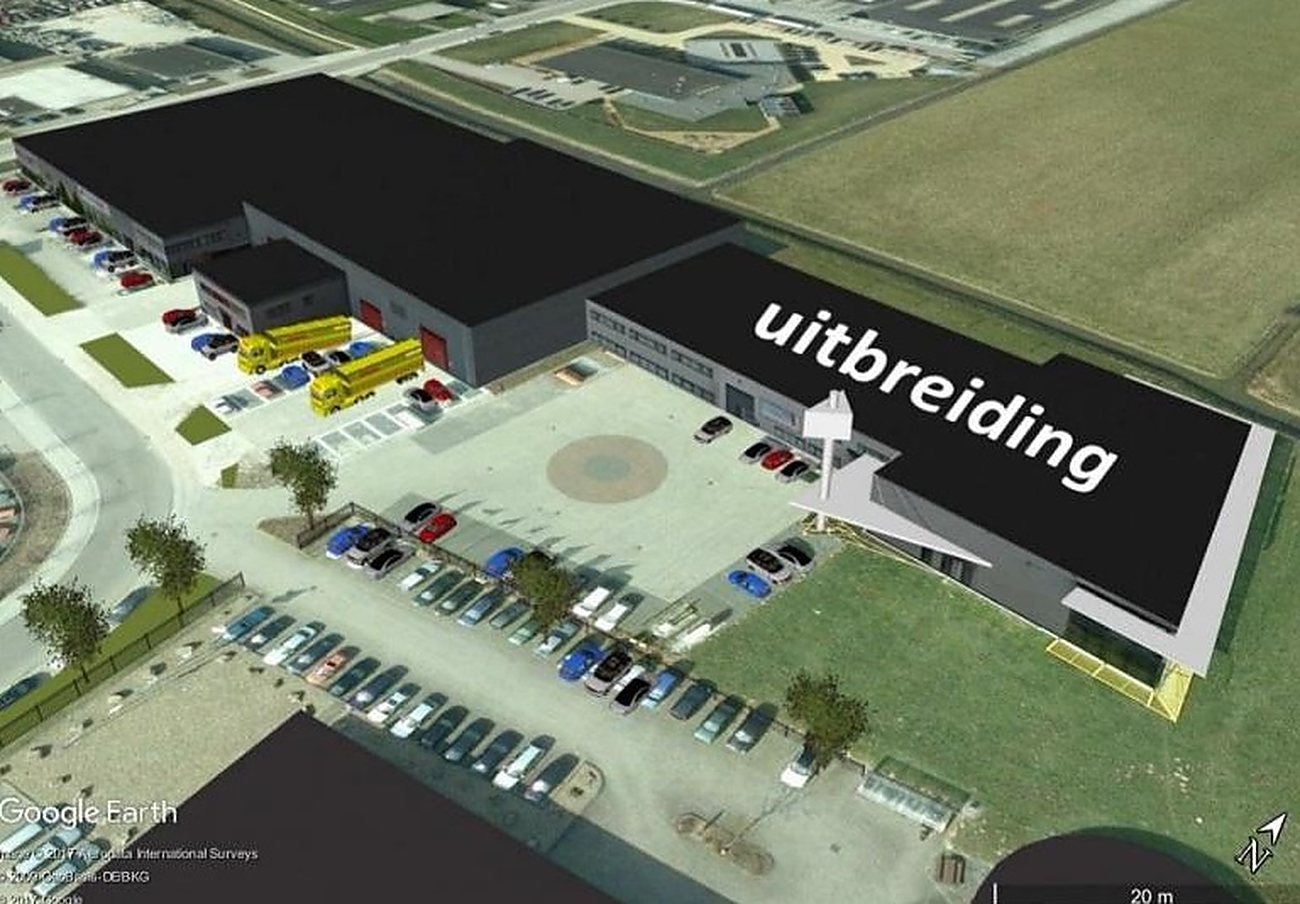 Luchtfoto van het bedrijfsterrein met de nieuwe uitbreiding