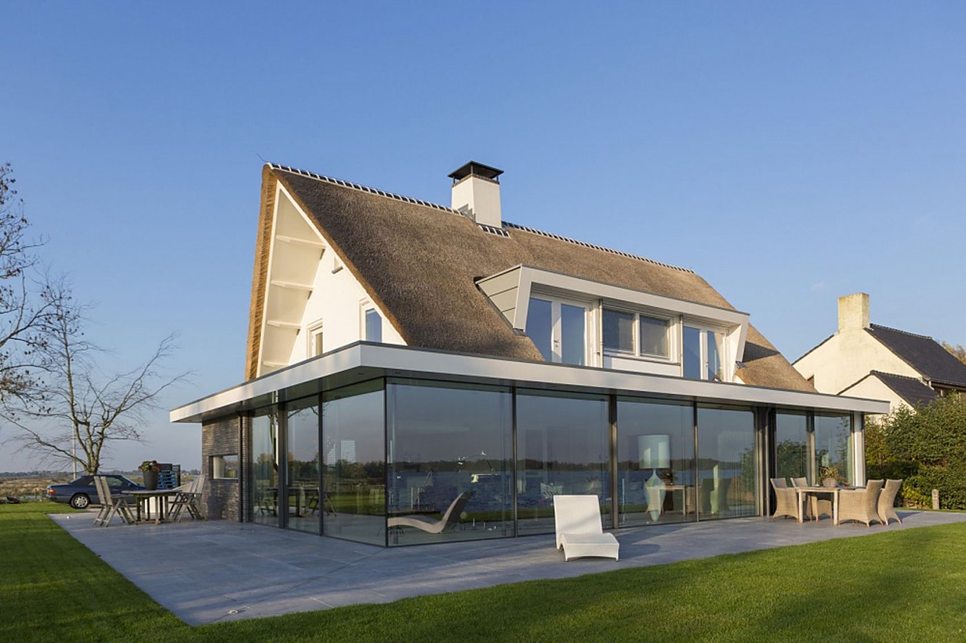 Villa met glazen aanbouw in Nieuwkoop
